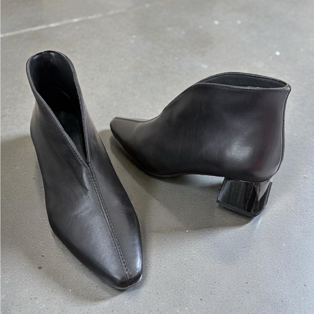 Elegant Black Ankle Boots